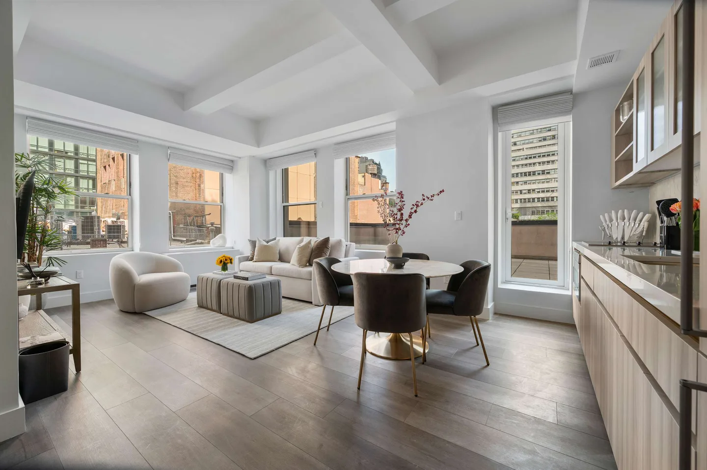 2 Bedrooom with Massive Private Terrace W/D — 17 John