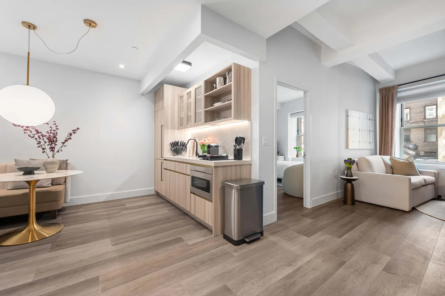 Deluxe 1 Bed Apartment W/D — 17 John
