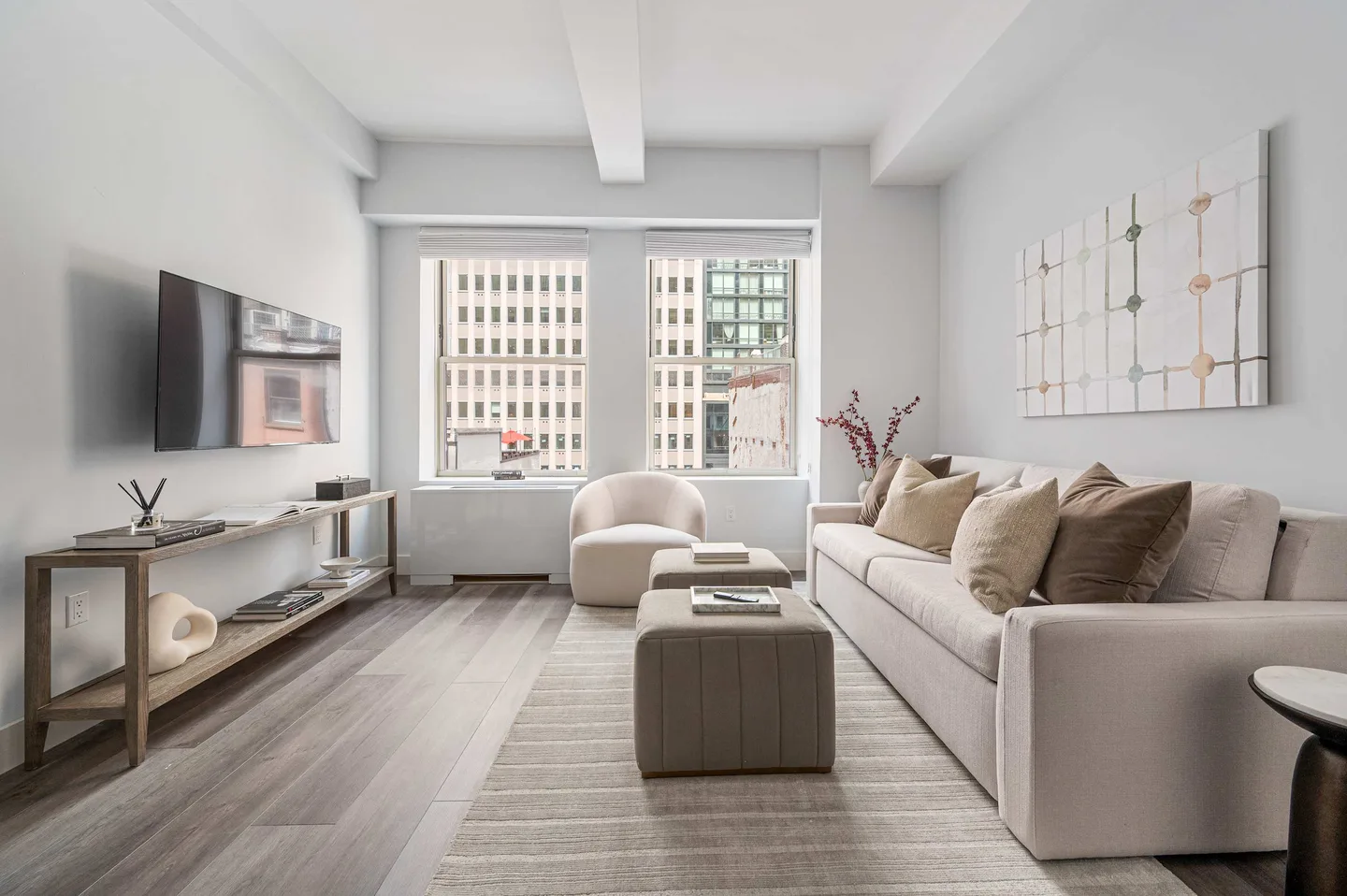 Deluxe 2 Bedroom Apartment W/D — 17 John