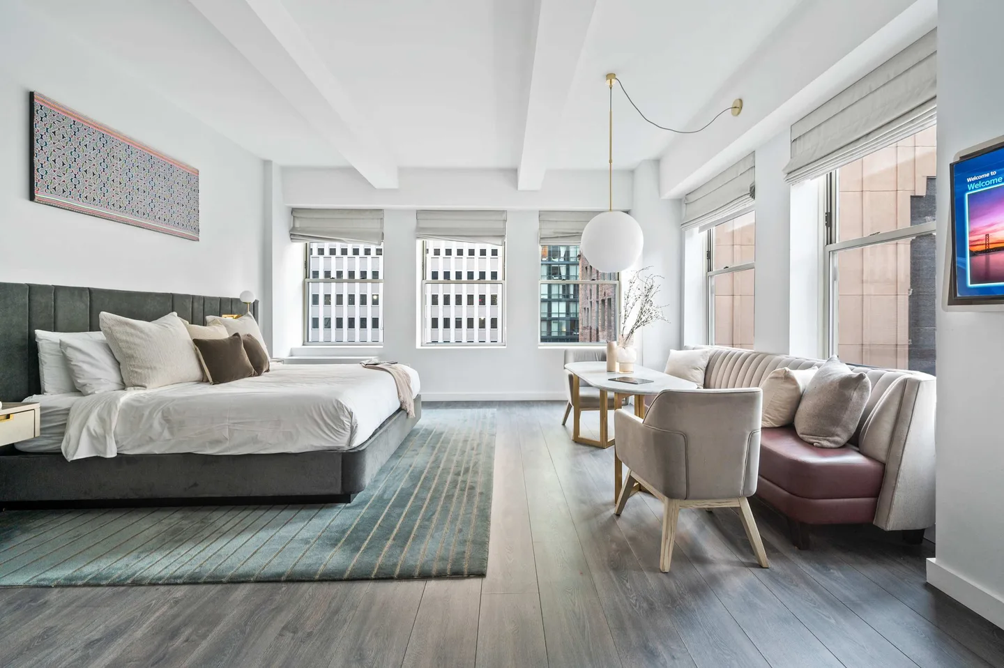 Deluxe King Studio Apartment — 17 John