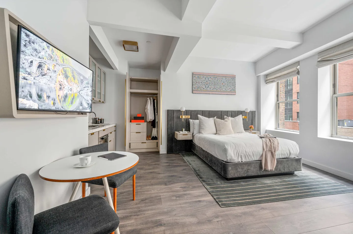 Queen Studio Apartment - Disability Access — 17 John
