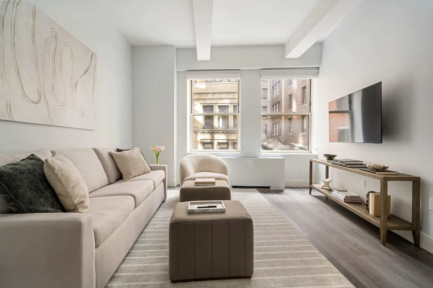 Luxury 3 Bedroom Apartment W/D — 17 John