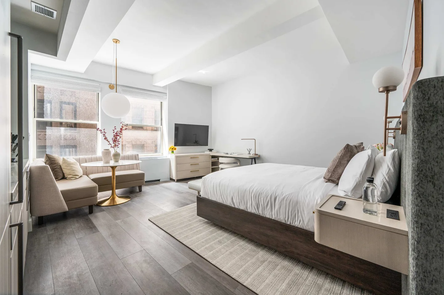 Premium King Studio Apartment — 17 John
