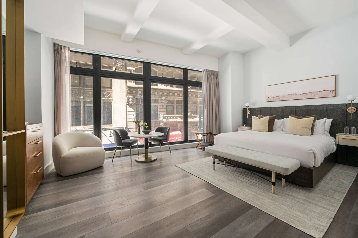 Traditional King Studio Apartment — 17 John